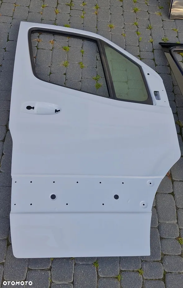 MERCEDES SPRINTER 907 910 DRZWI PRZEDNIE PRAWE IDEALNE