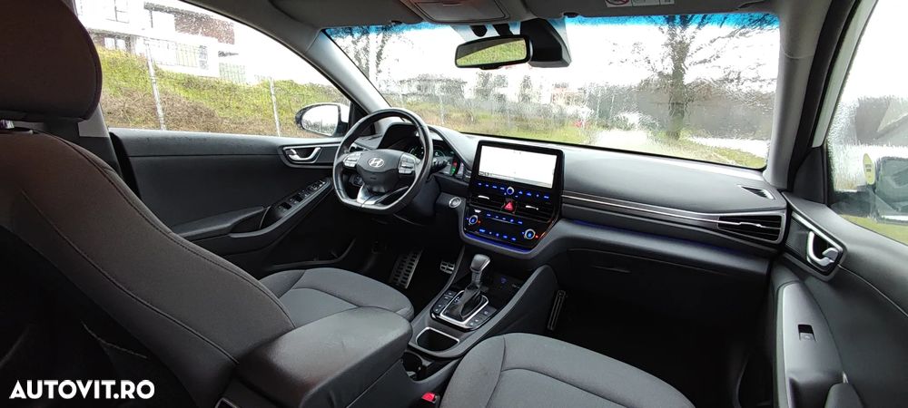 Hyundai IONIQ - 19
