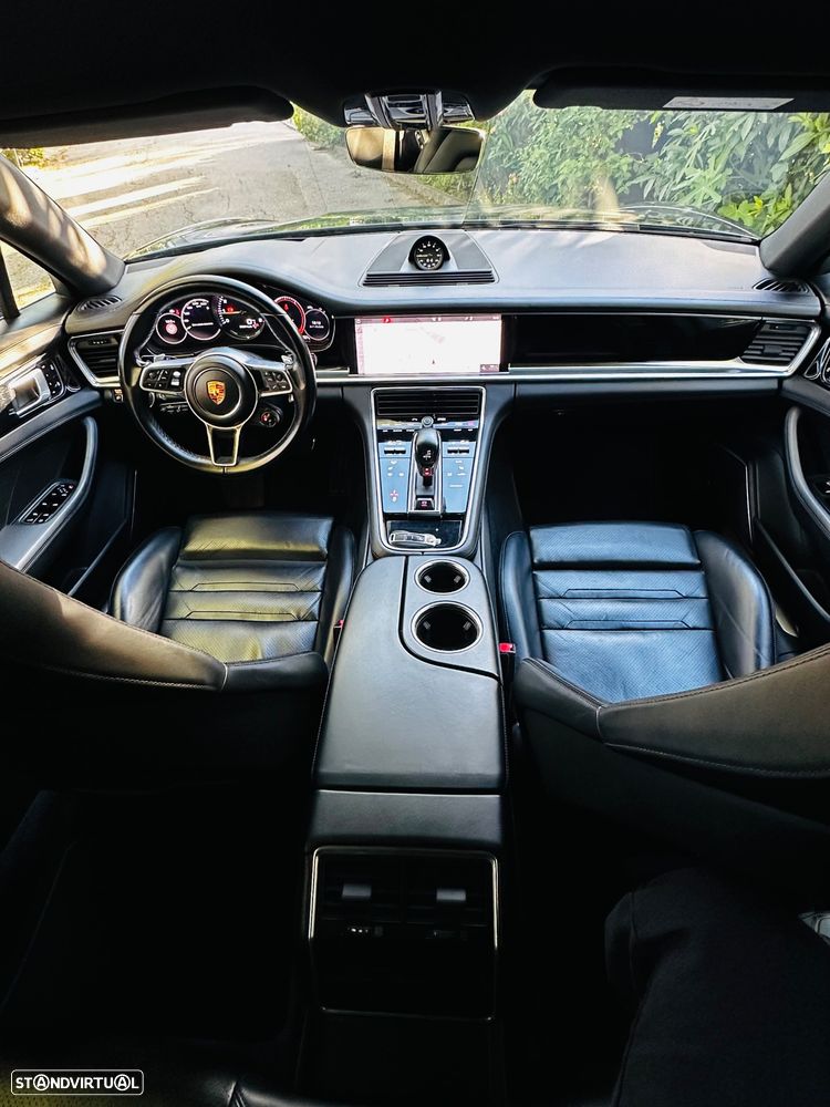Porsche Panamera 4 E-Hybrid Edition 10 Anos - 28