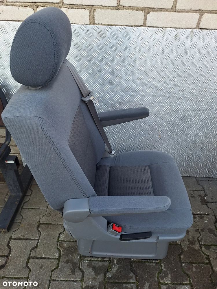 FOTEL OBROTOWY VW T5 MULTIVAN - 7