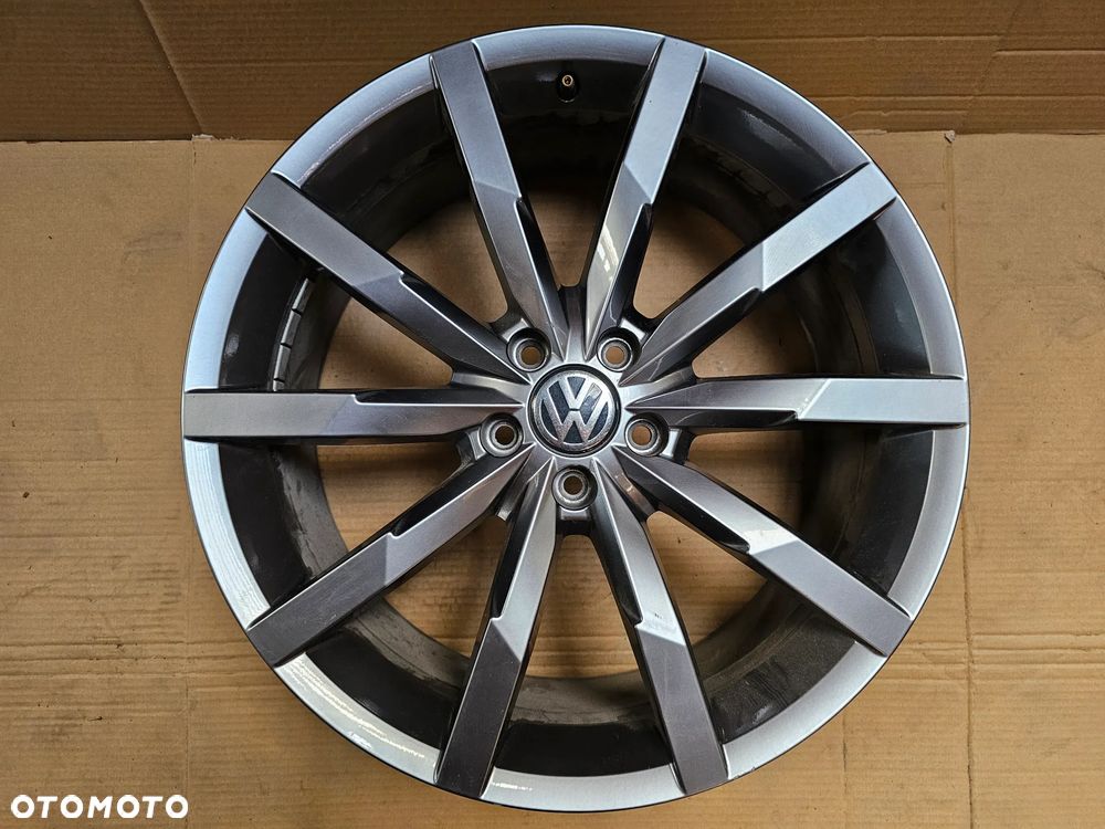 (F38) Volkswagen OE New Beetle Golf Passat / 5C0 601 025AT / 8Jx20 ET48 5x112 - 4