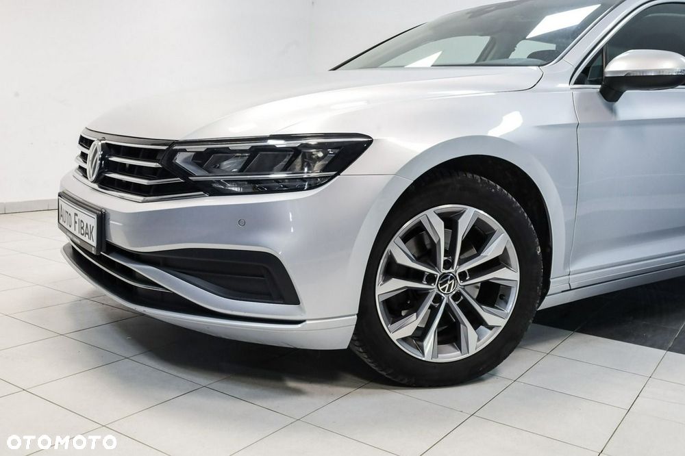 Volkswagen Passat - 4