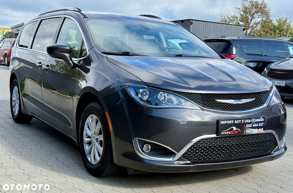 Chrysler Pacifica - 4