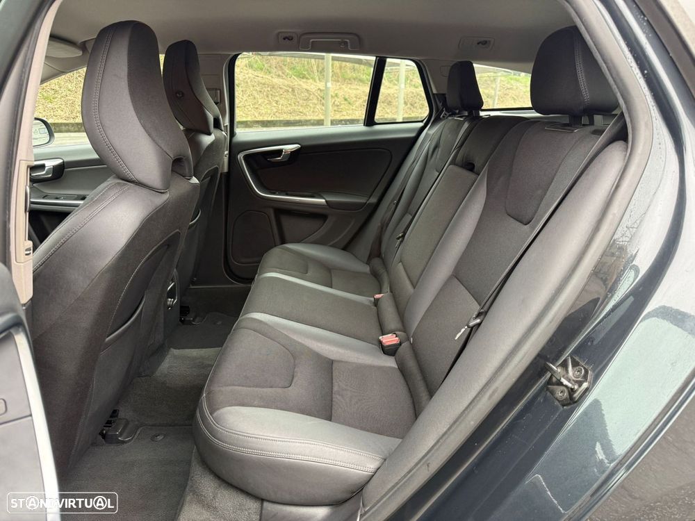 Volvo V60 1.6 D2 Drive Momentum Start/Stop - 10