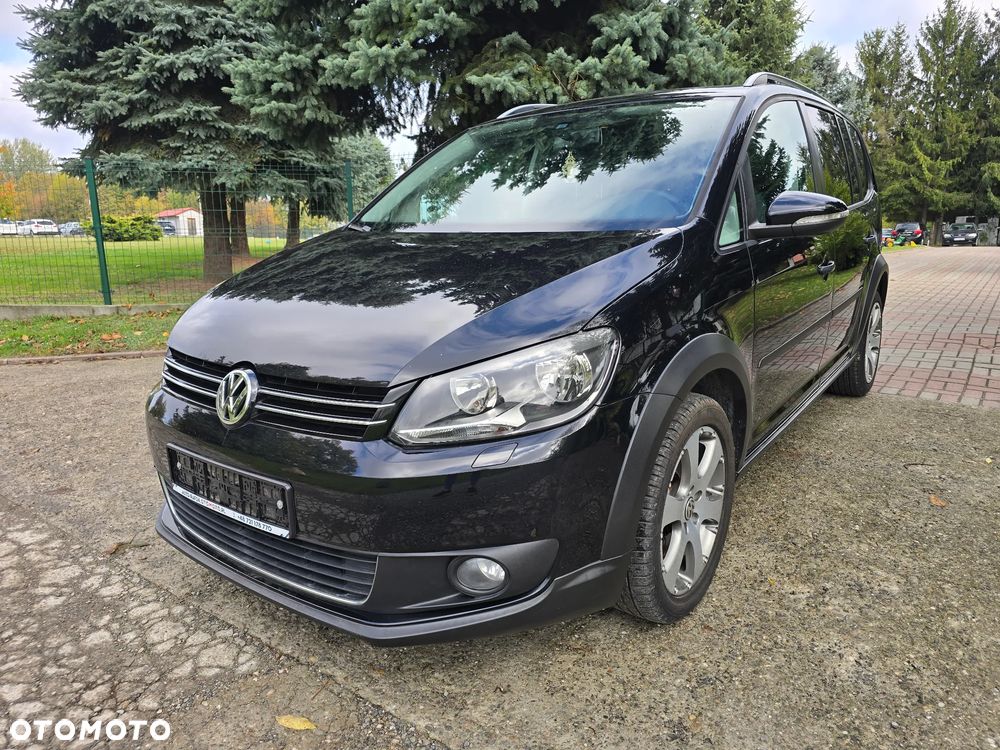 Volkswagen Touran 2011 photo 2