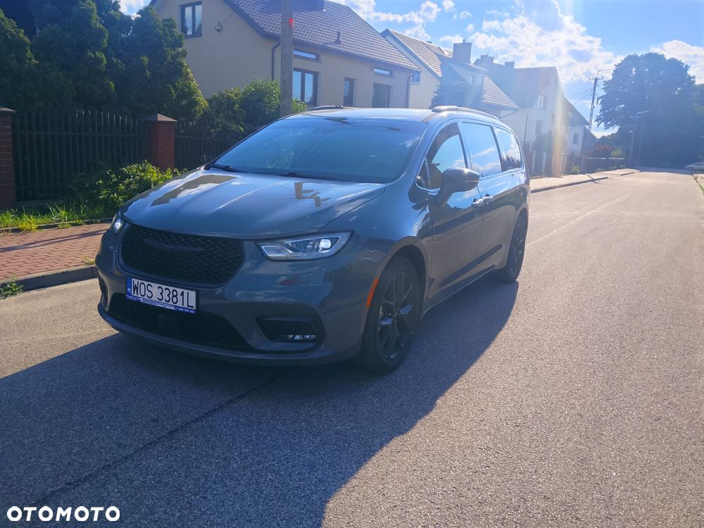 Chrysler Pacifica - 2
