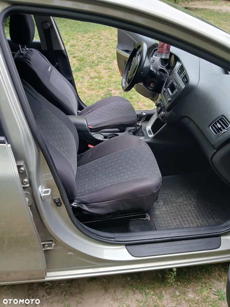 Kia Ceed - 10