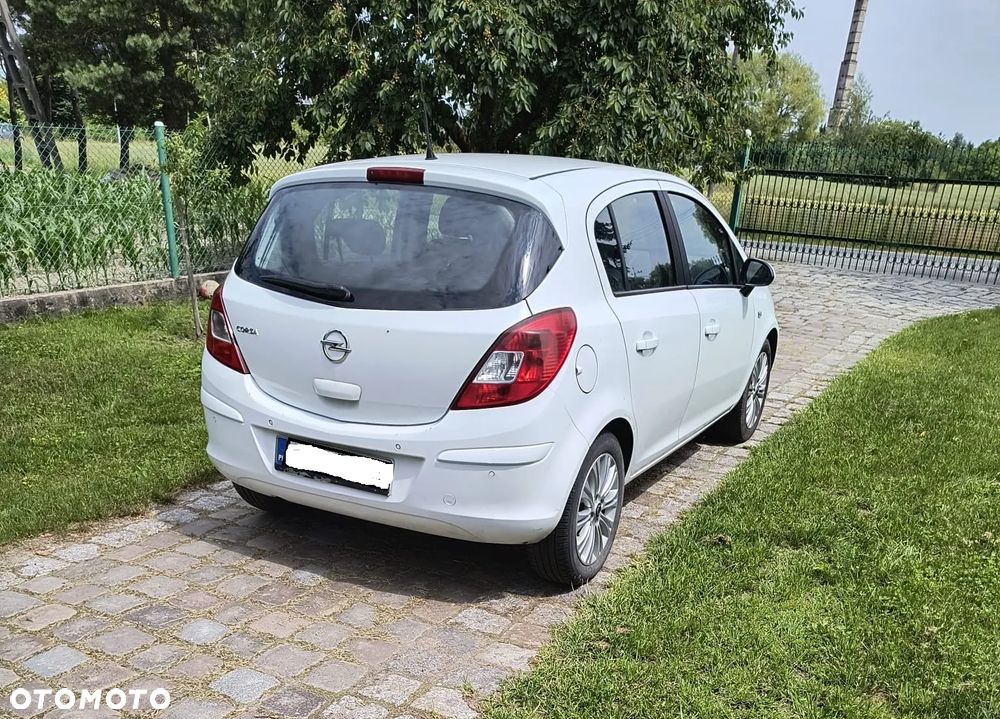 Opel Corsa 1.2 16V Cosmo - 2