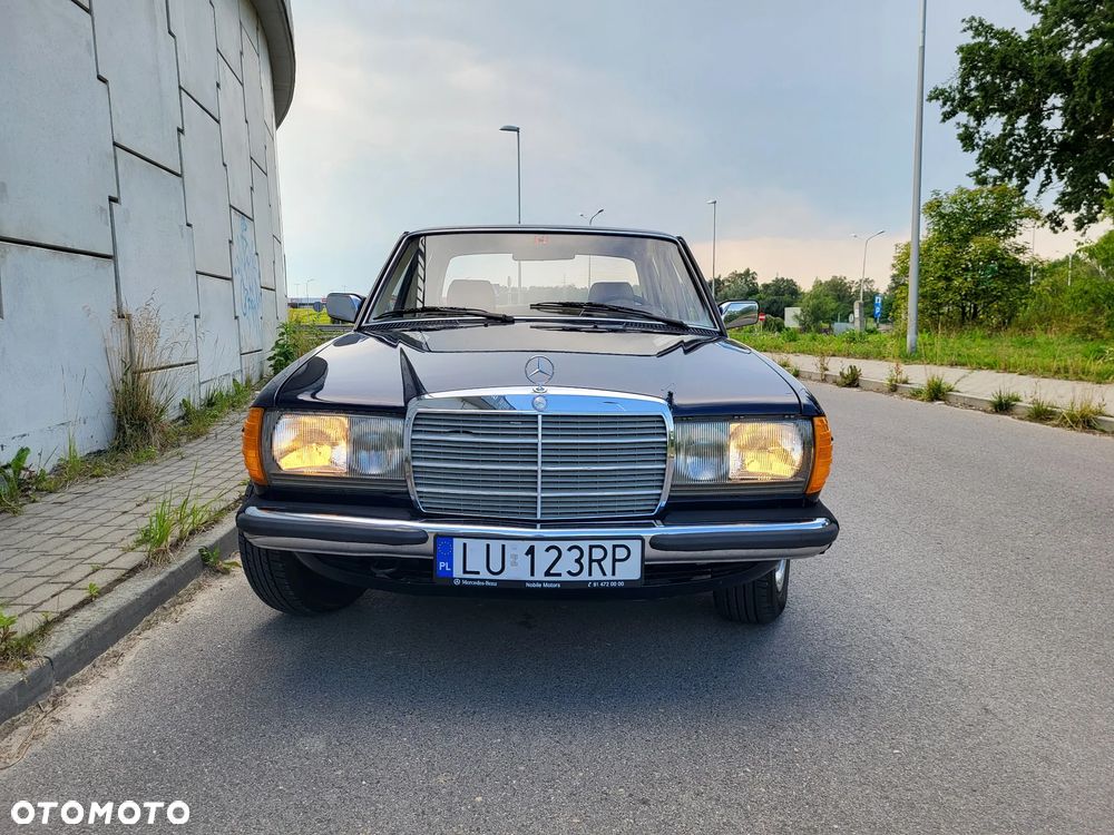 Mercedes-Benz W123 - 2