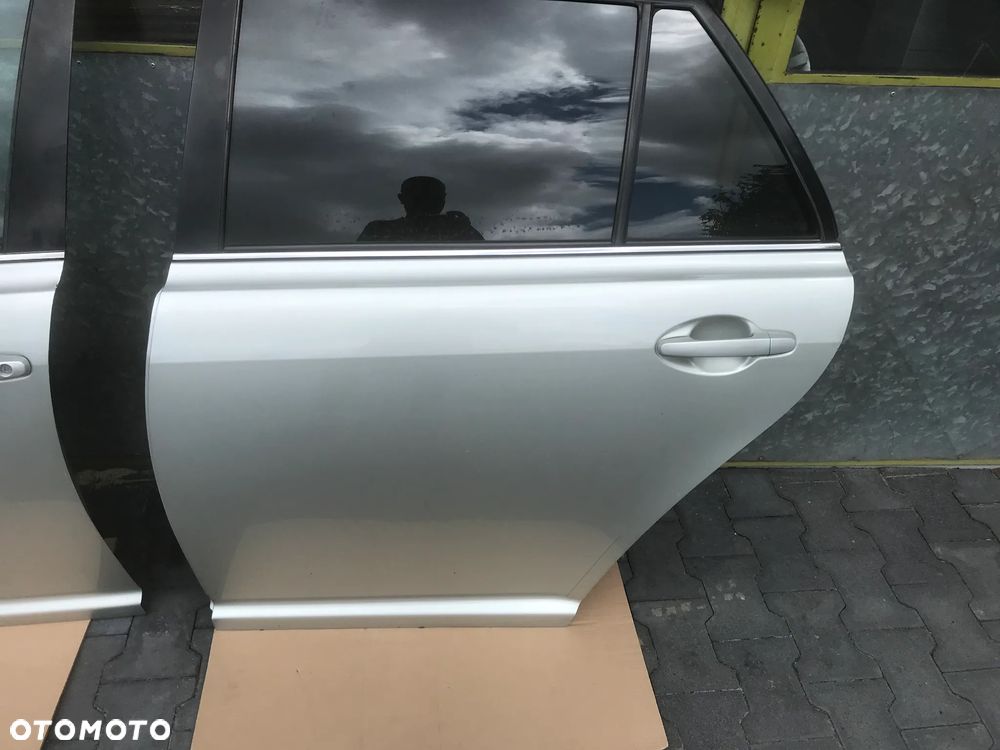 Toyota Avensis T25  03-08 Drzwi Prawe Lewe Kolor 1C0 Idealne Bez Korozji - 4