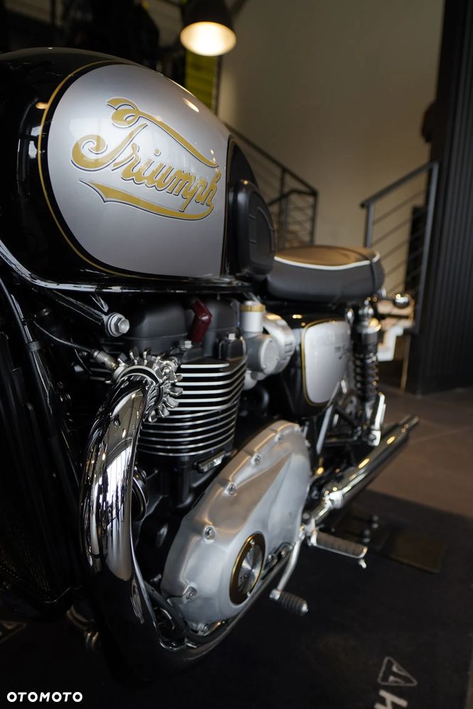 Triumph Bonneville - 11