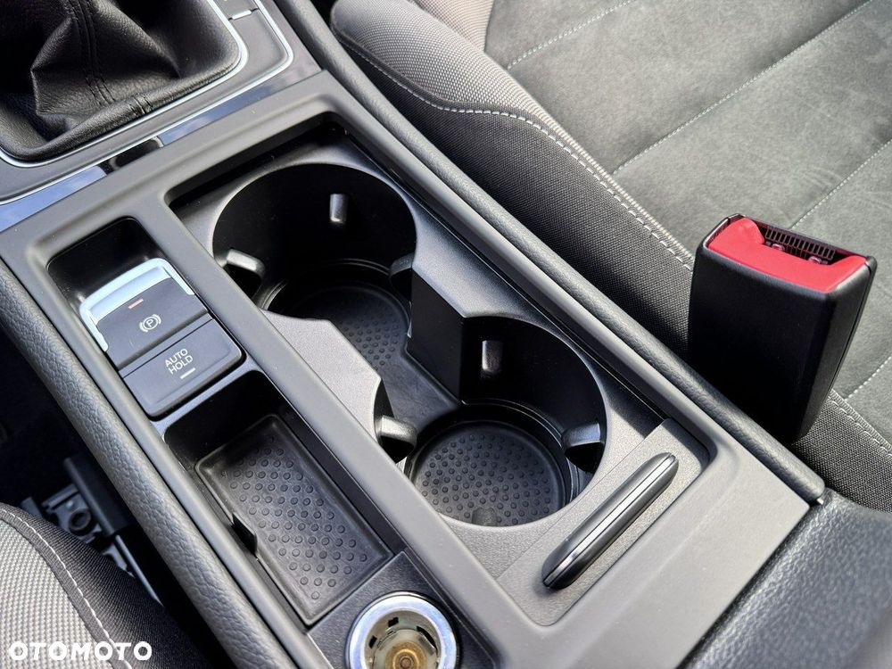 Volkswagen Golf - 32