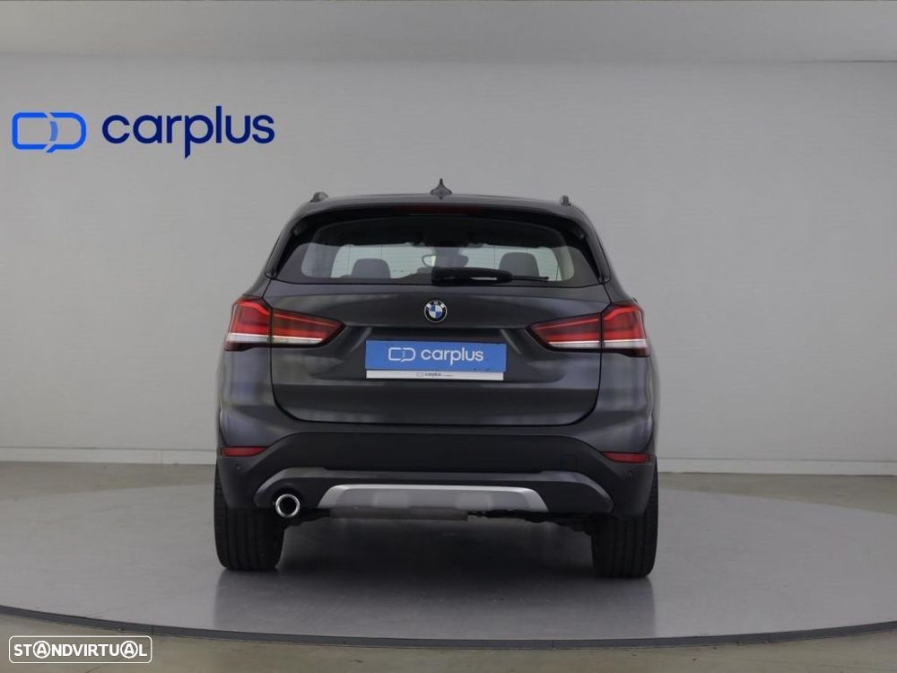 BMW X1 16 d sDrive Advantage Auto — fotografia 6
