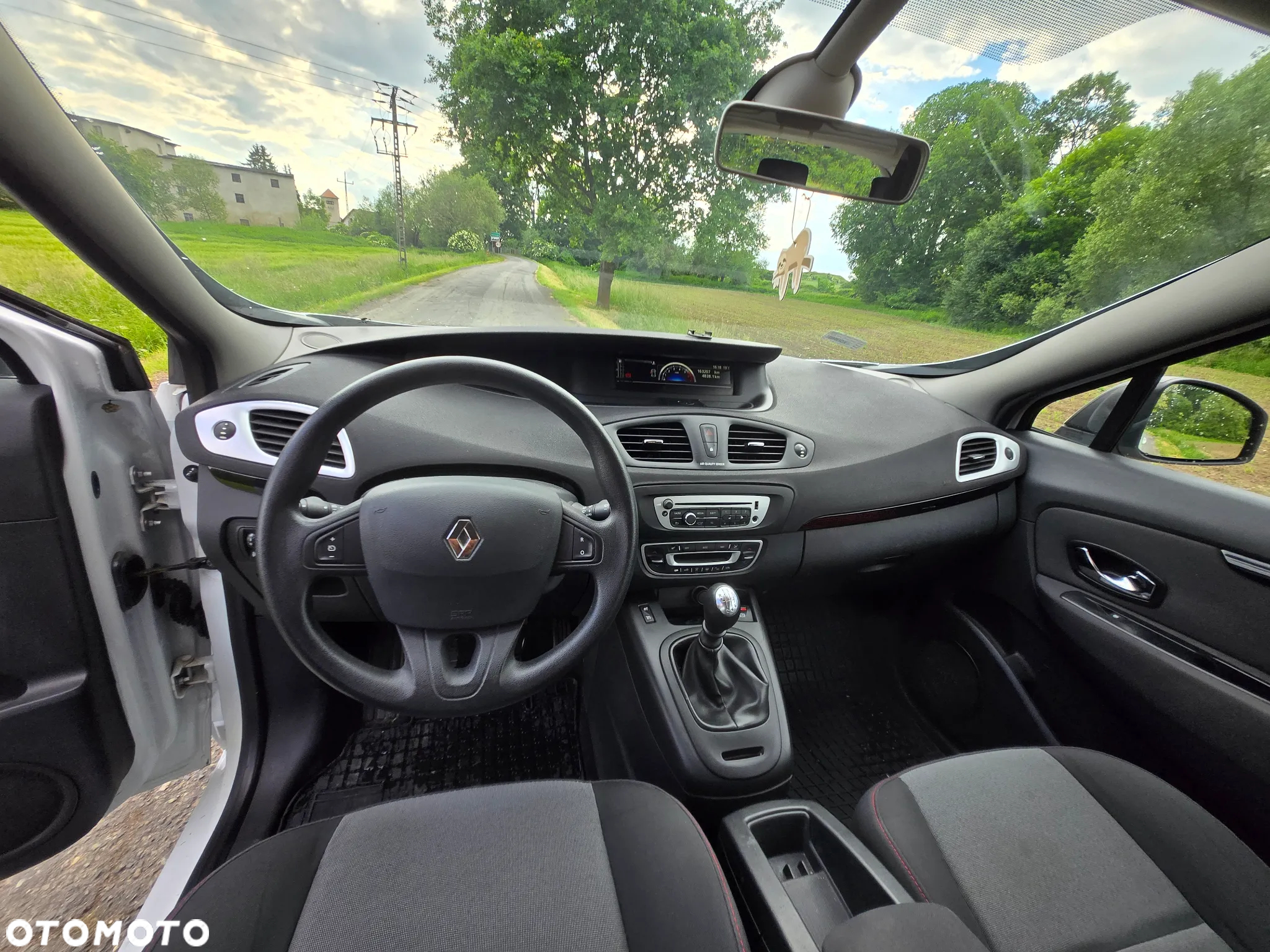 Renault Scenic 1.6 16V 110 Authentique - 11