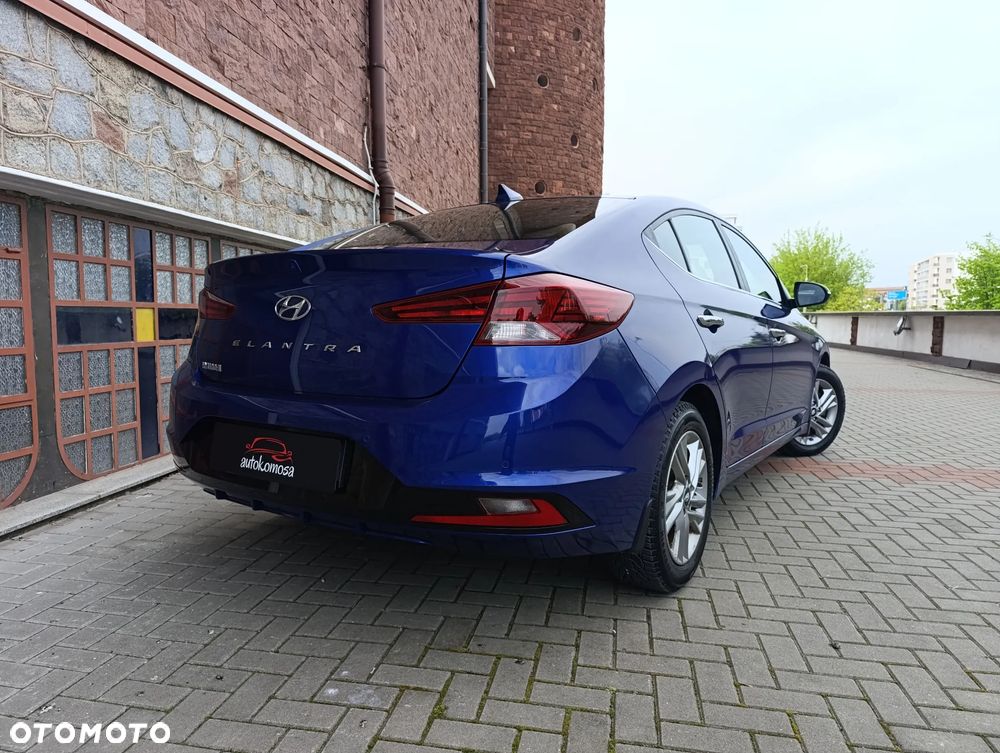 Hyundai Elantra 1.6 Comfort - 12