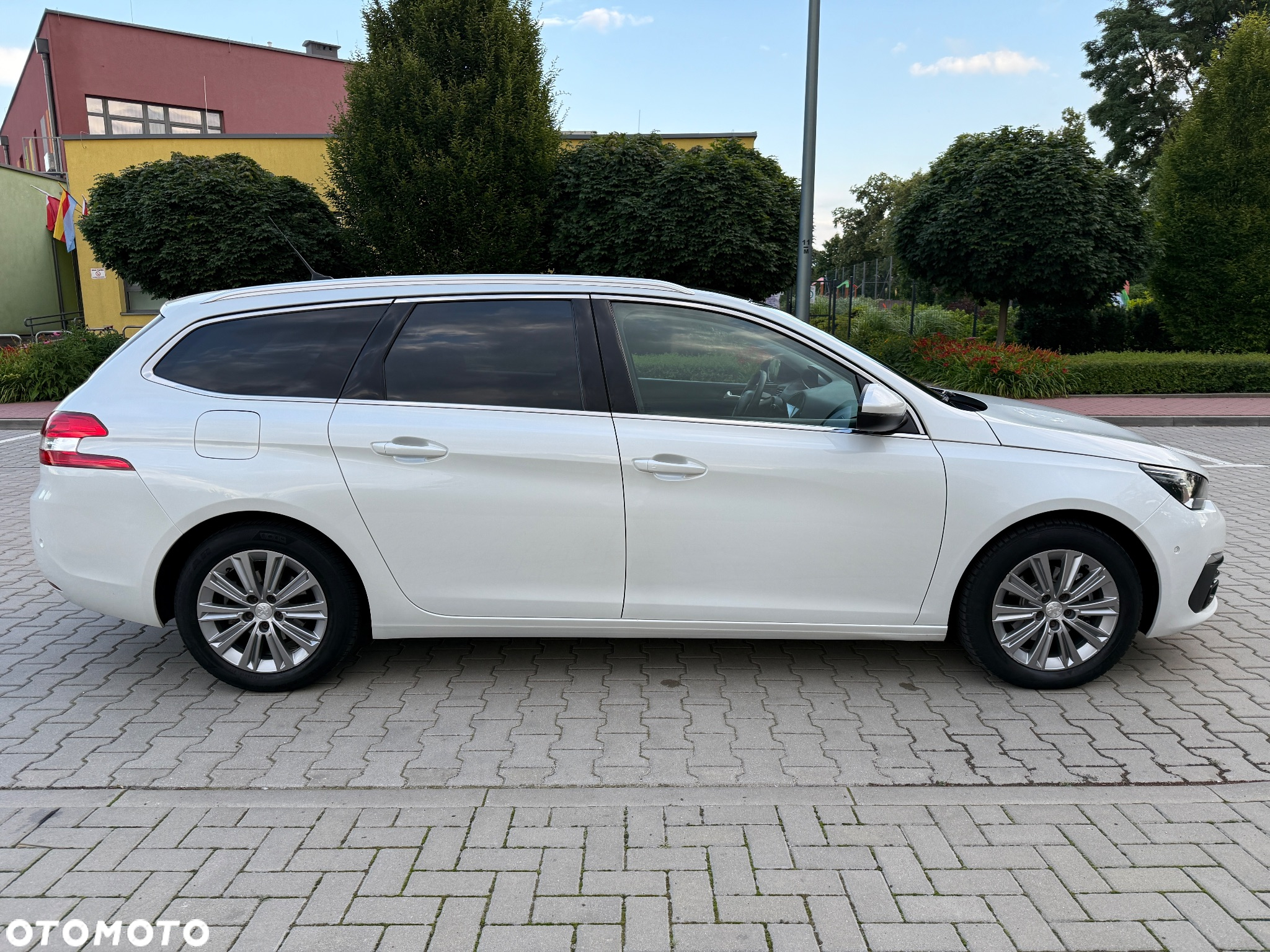 Peugeot 308 SW BlueHDi 120 EAT6 Stop & Start Allure - 12