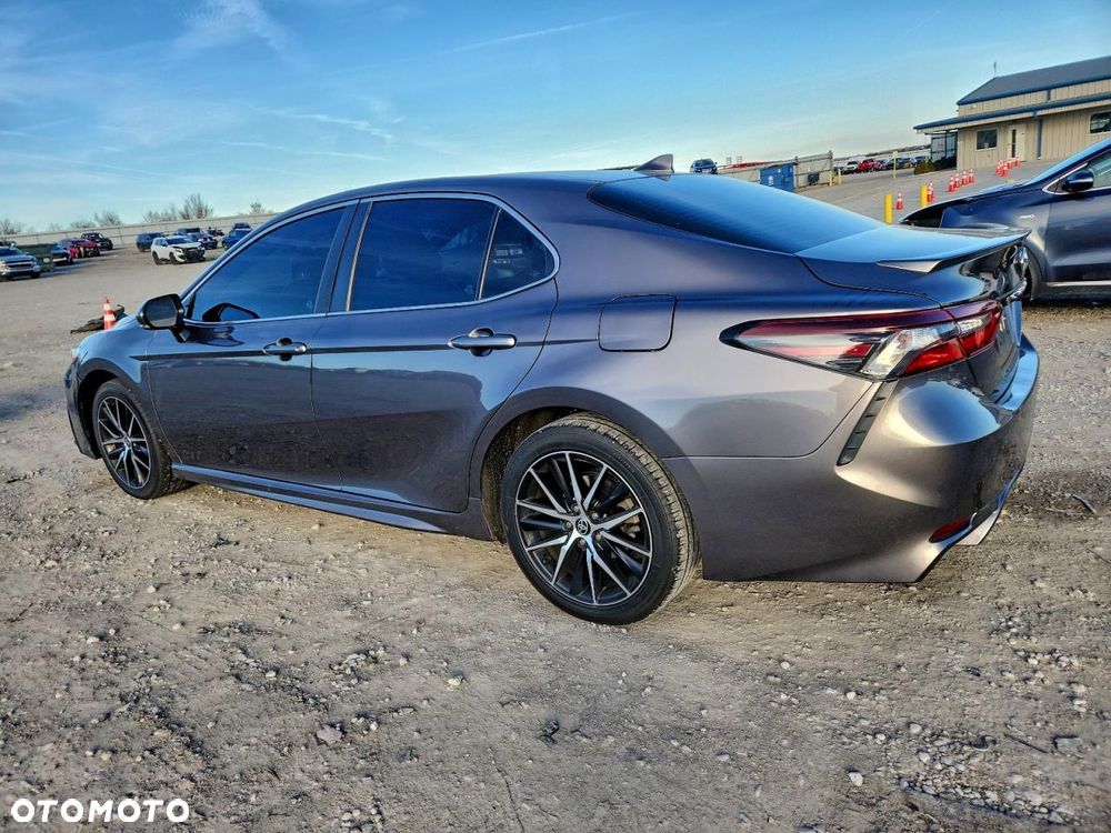Toyota Camry - 3