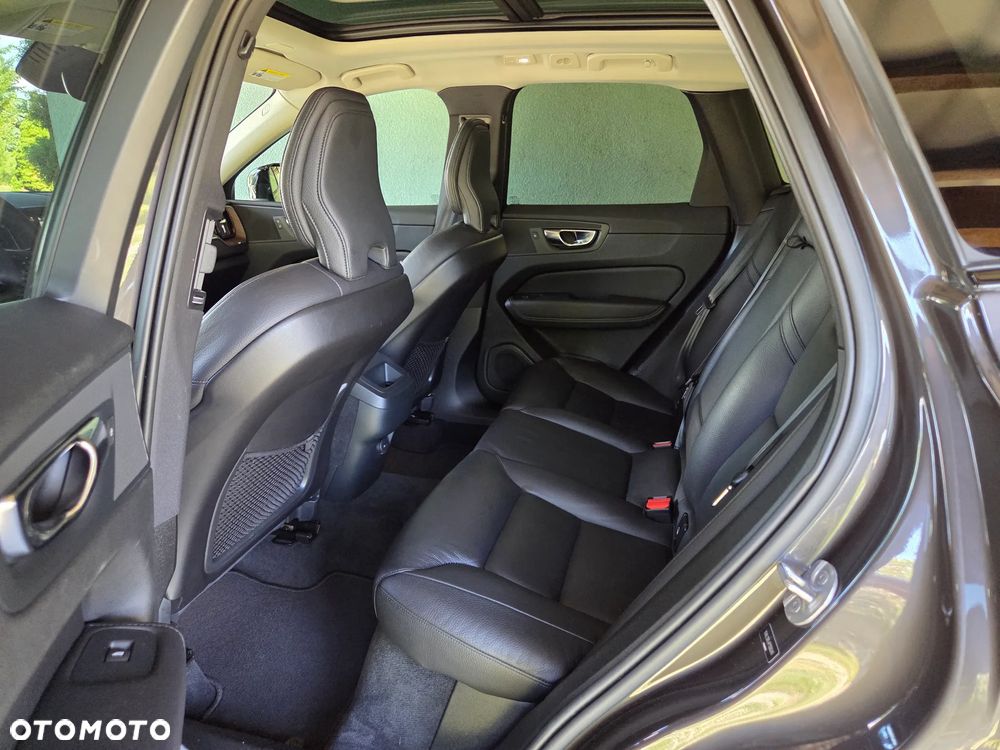 Volvo XC 60 B5 B AWD Plus Dark - 10
