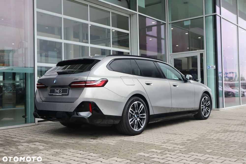 BMW i5 - 4