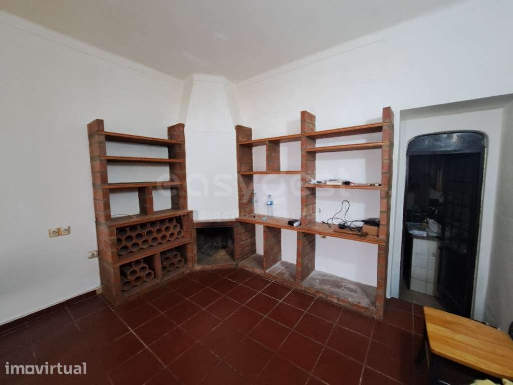 Simpática Moradia T2 localizado em Santa Clara do Louredo - Grande imagem: 3/25