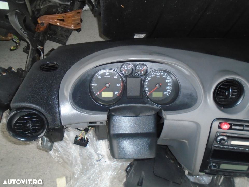 Plansa de bord cu airbag volan si airbag pasager Seat Ibiza din 2004 - 6