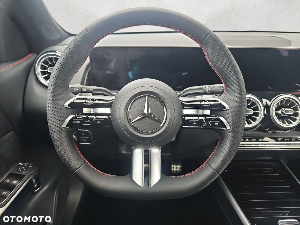 Mercedes-Benz GLB - 14