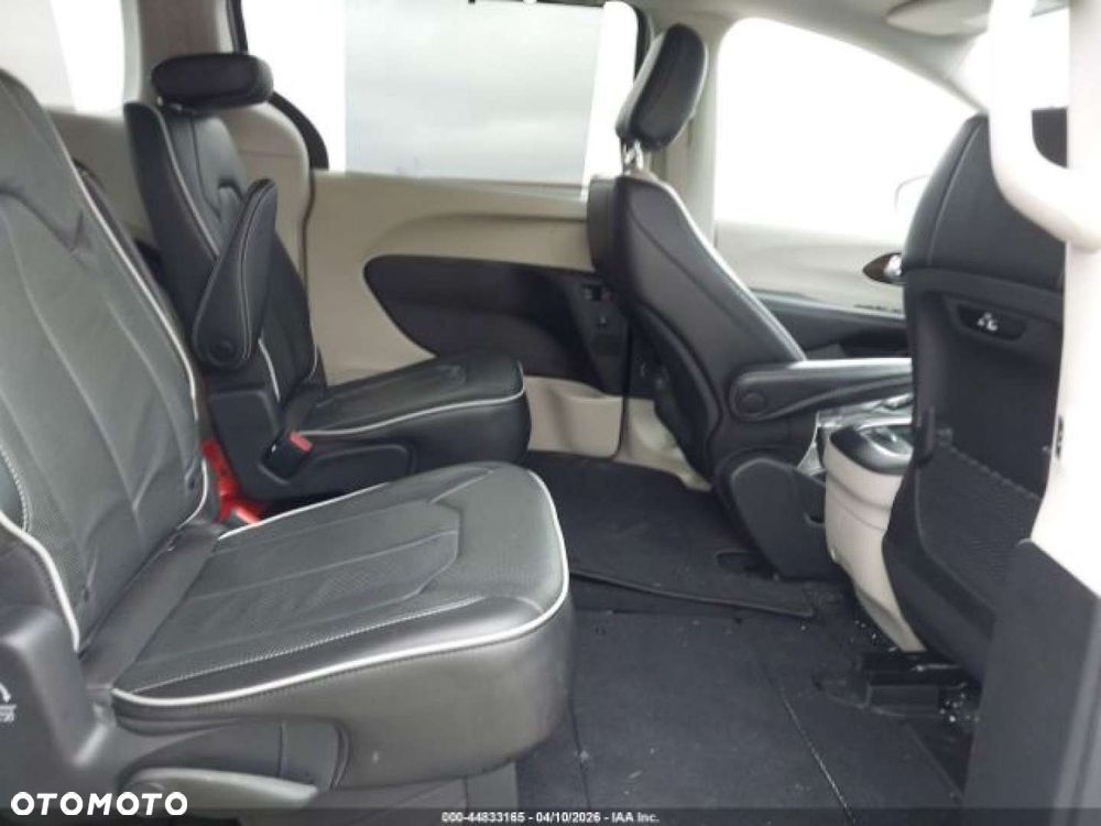 Chrysler Pacifica - 11