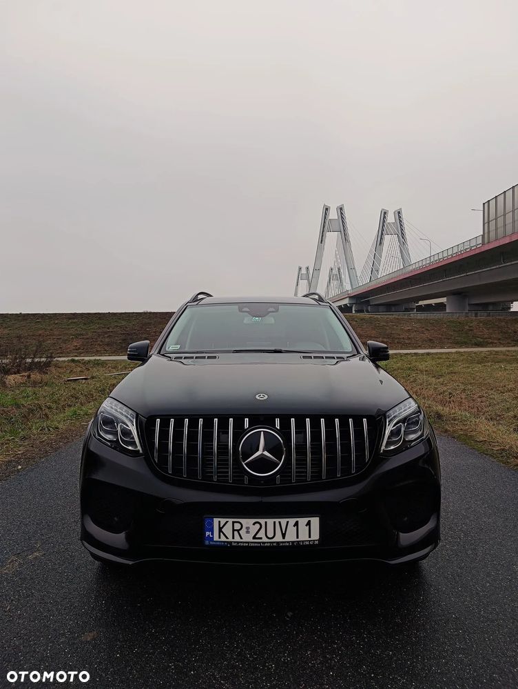 Mercedes-Benz GLS - 1