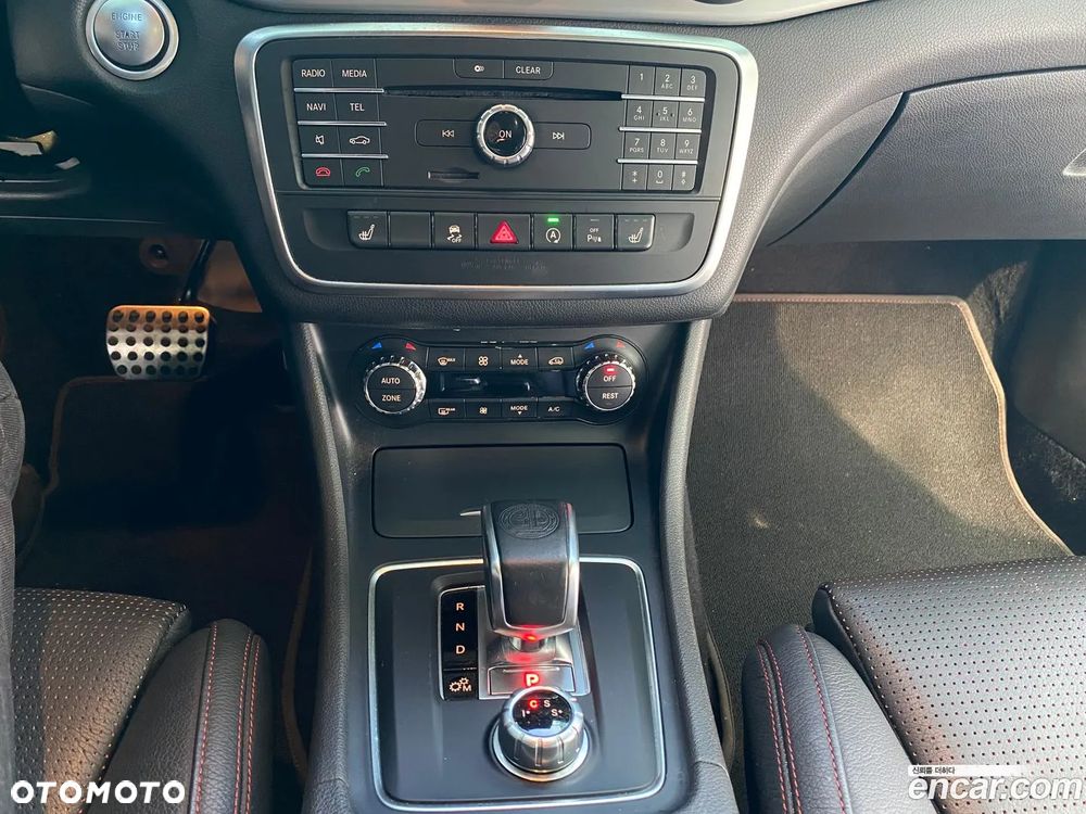 Mercedes-Benz CLA AMG 45 4Matic 7G-DCT - 14