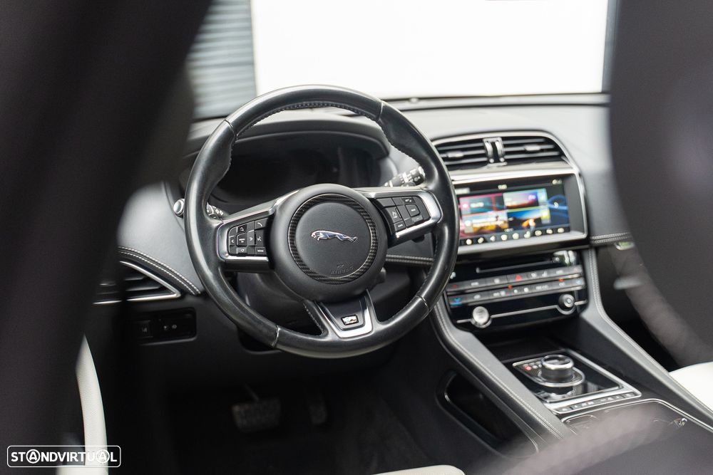 Jaguar F-Pace 20d Aut. R-Sport - 17