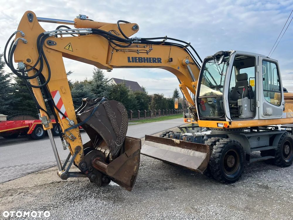 Liebherr A 900 C / 2007 / 10800 godzin / 2 łyżki / pług / podpory ? Import Francja