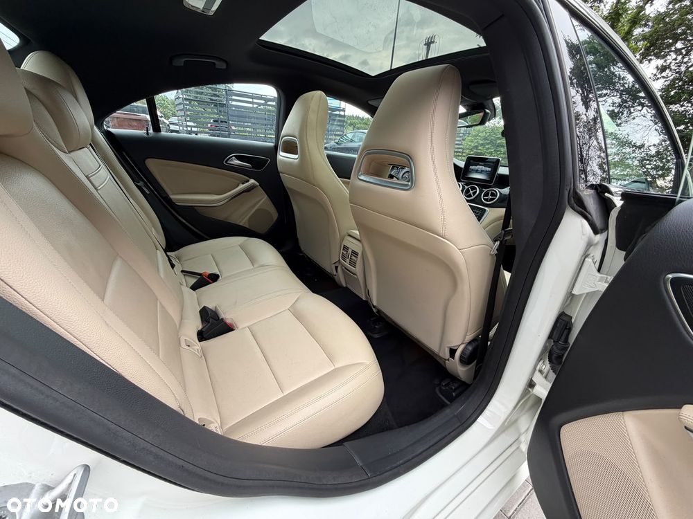 Mercedes-Benz CLA 250 7G-DCT AMG Line - 25