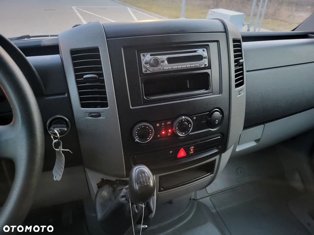 Mercedes-Benz Sprinter - 25