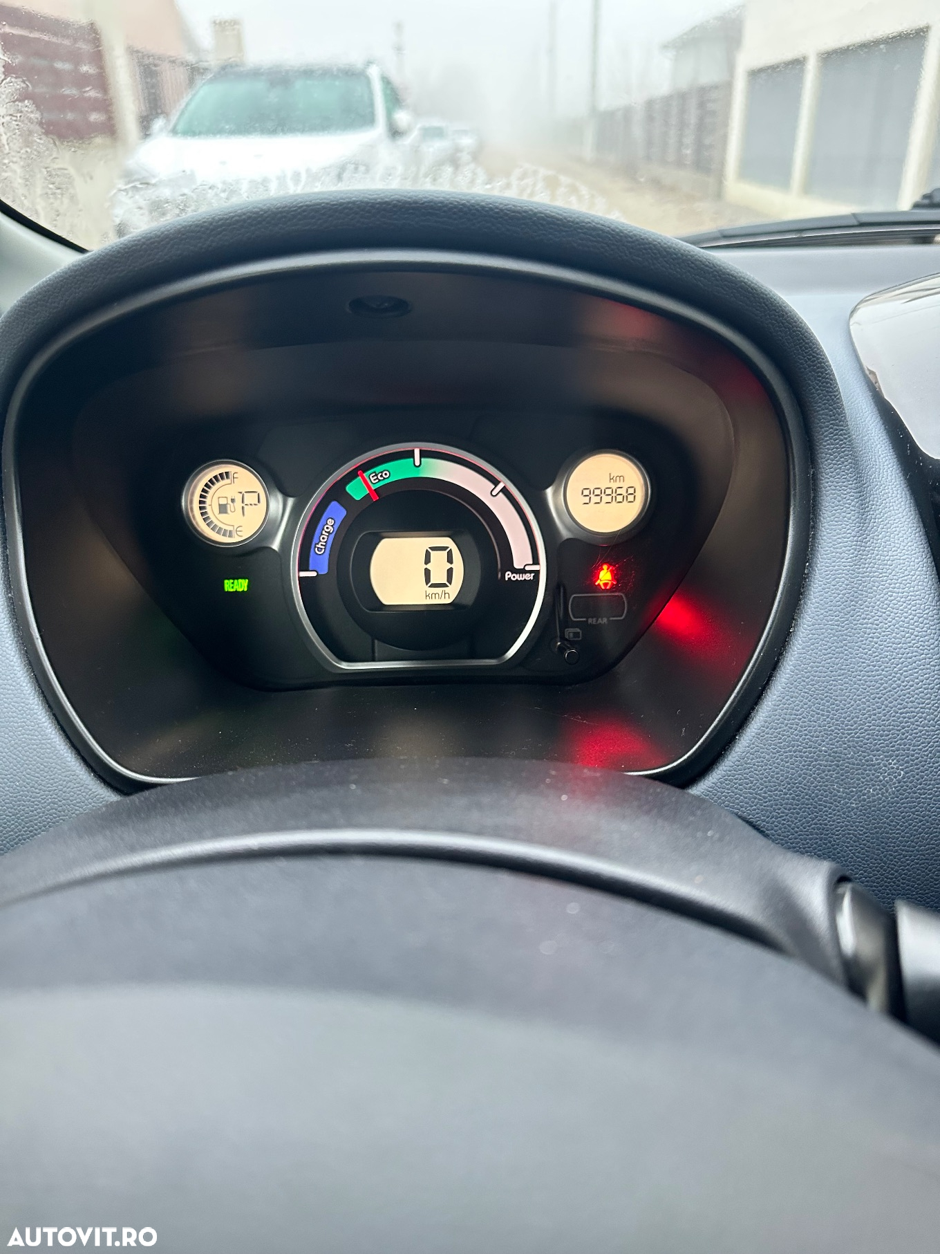 Peugeot iON Active - 8