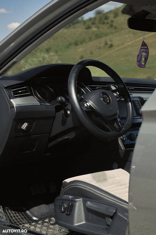 Volkswagen Passat 2.0 TDI SCR DSG Highline - 16