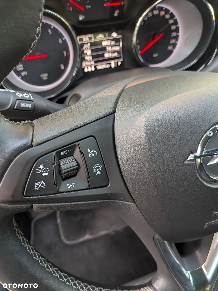 Opel Astra 1.4 T Dynamic S&S - 22