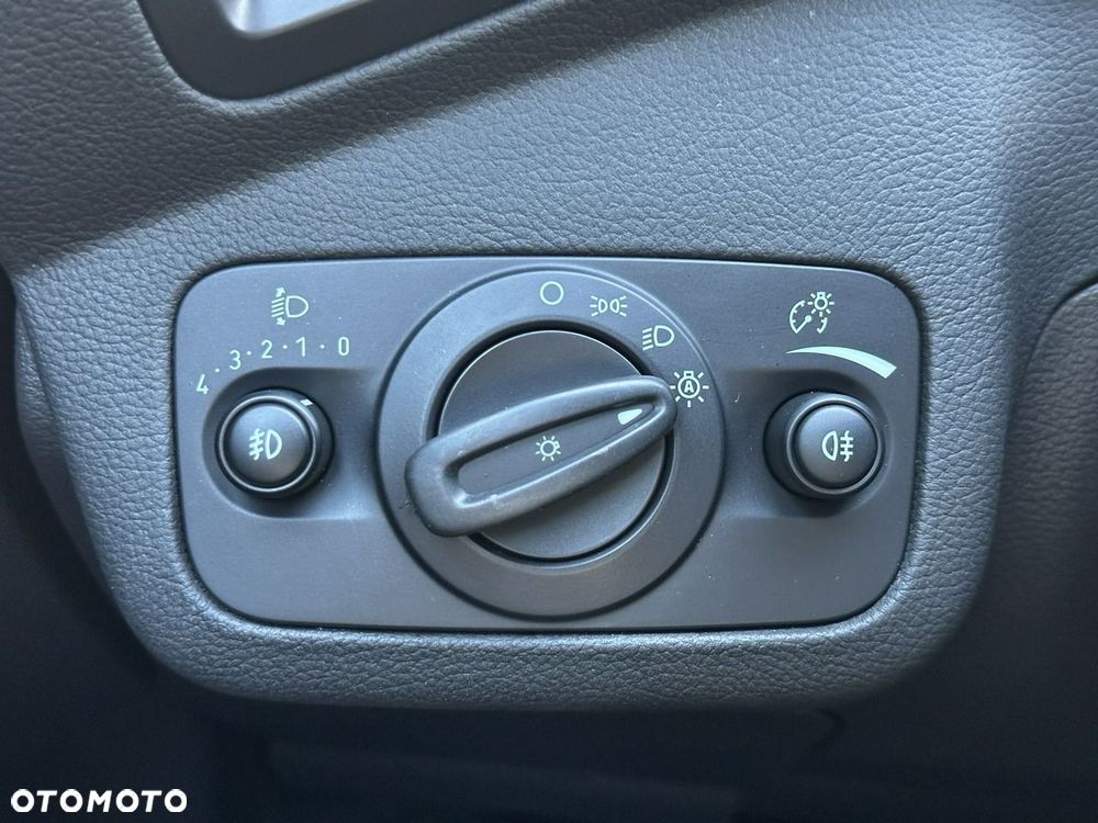 Ford Kuga - 37