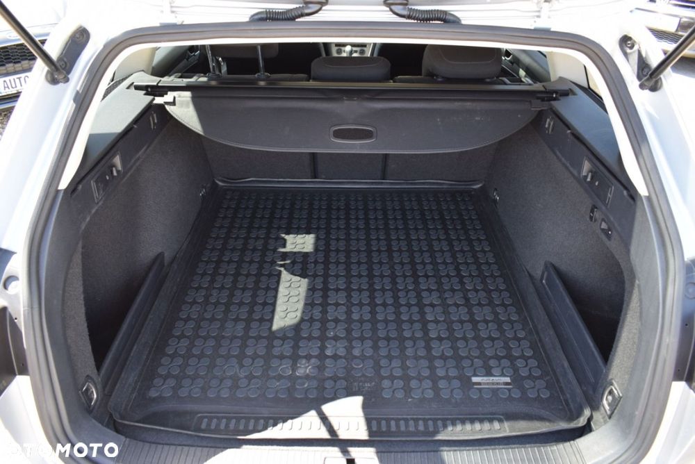 Volkswagen Passat - 13