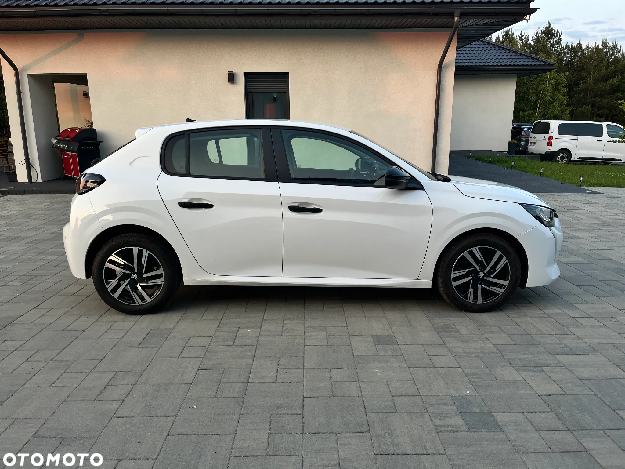 Peugeot 208 - 4