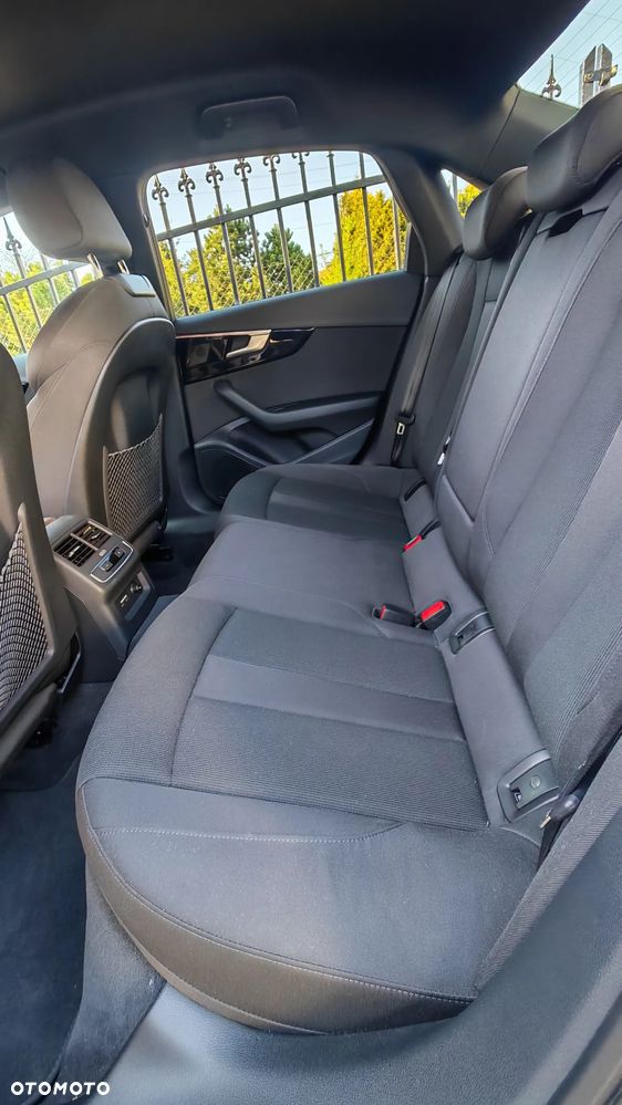 Audi A4 Limousine 35 TFSI mHEV Advanced S tronic - 12