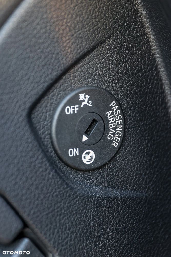 BMW Seria 2 218d - 11