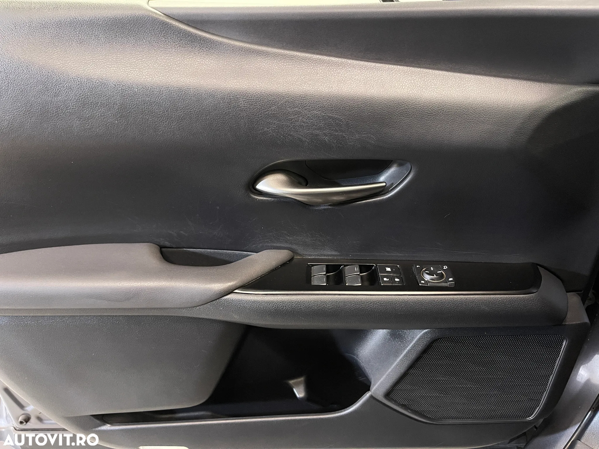Lexus UX 250h 2.0L HEV 20H- (178 HP) 4X4 CVT Luxury - 26
