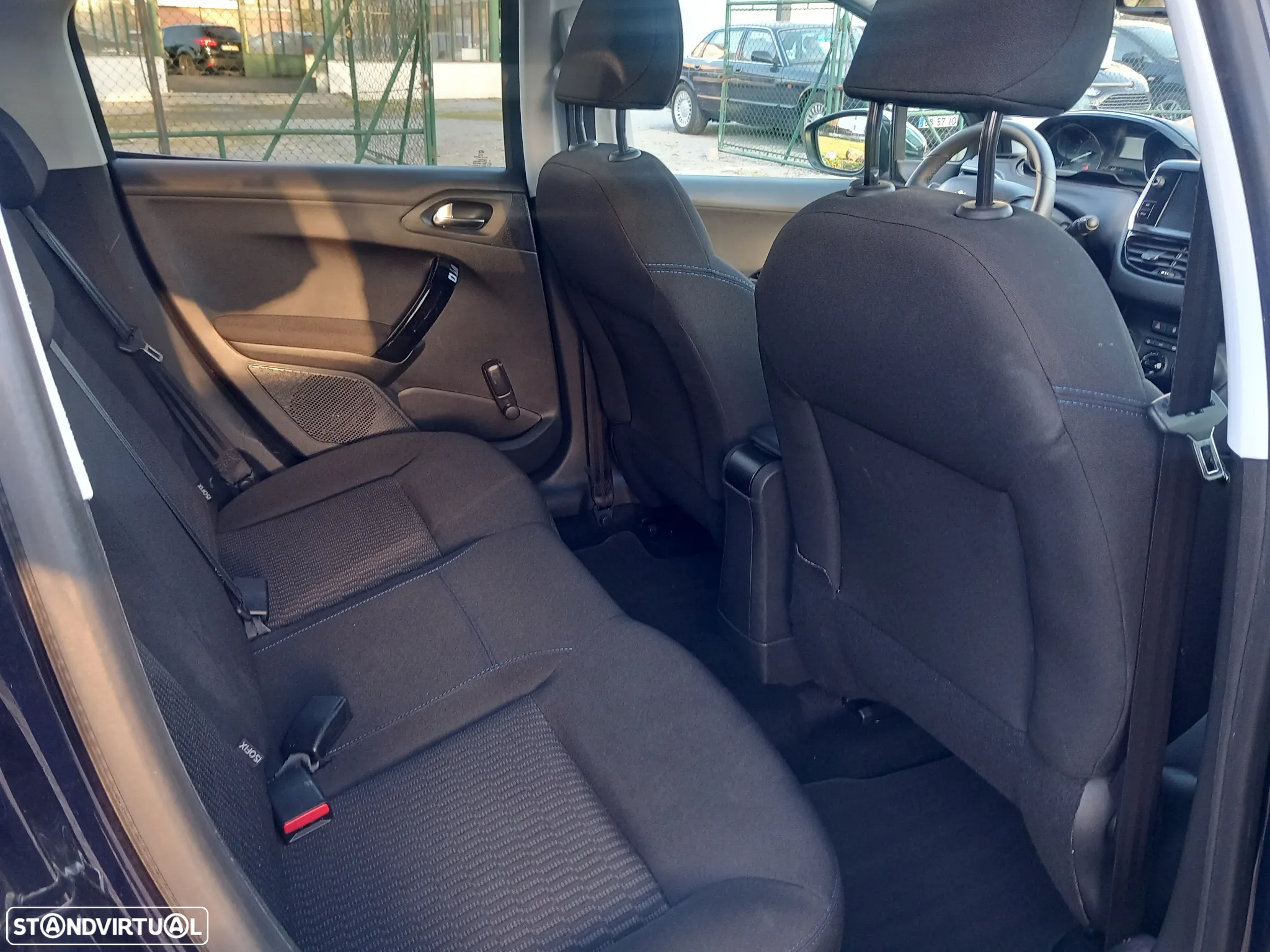 Peugeot 208 1.2 PureTech Allure - 15
