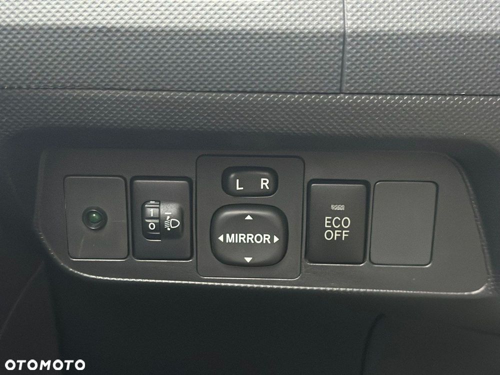 Toyota Auris 1.33 VVT-i Terra - 16