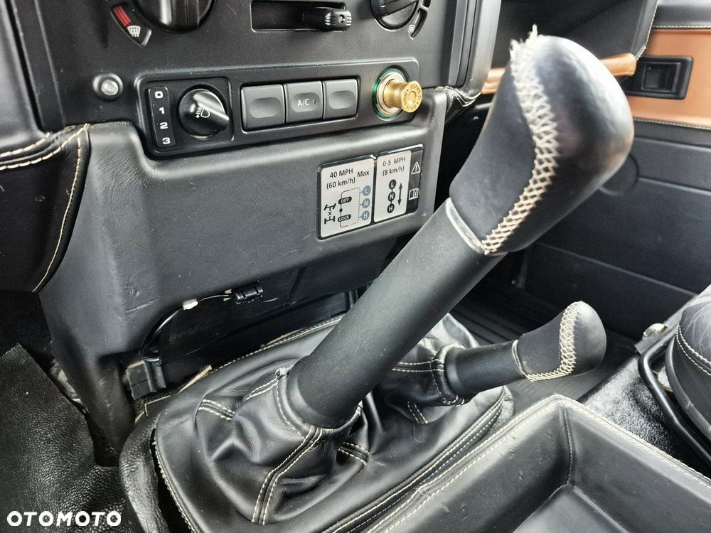 Land Rover Defender 2.2 TD4 E - 36