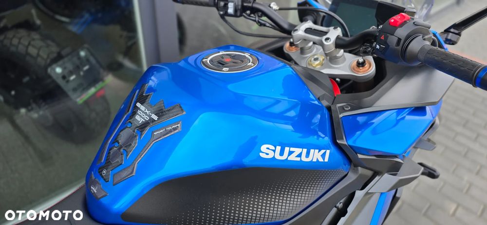 Suzuki GSX - 17