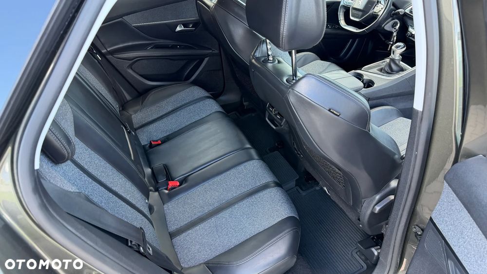 Peugeot 3008 1.6 BlueHDi Allure S&S - 31