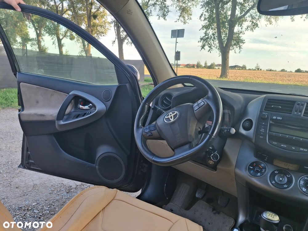 Toyota RAV4 2.2 D-4D Premium - 9