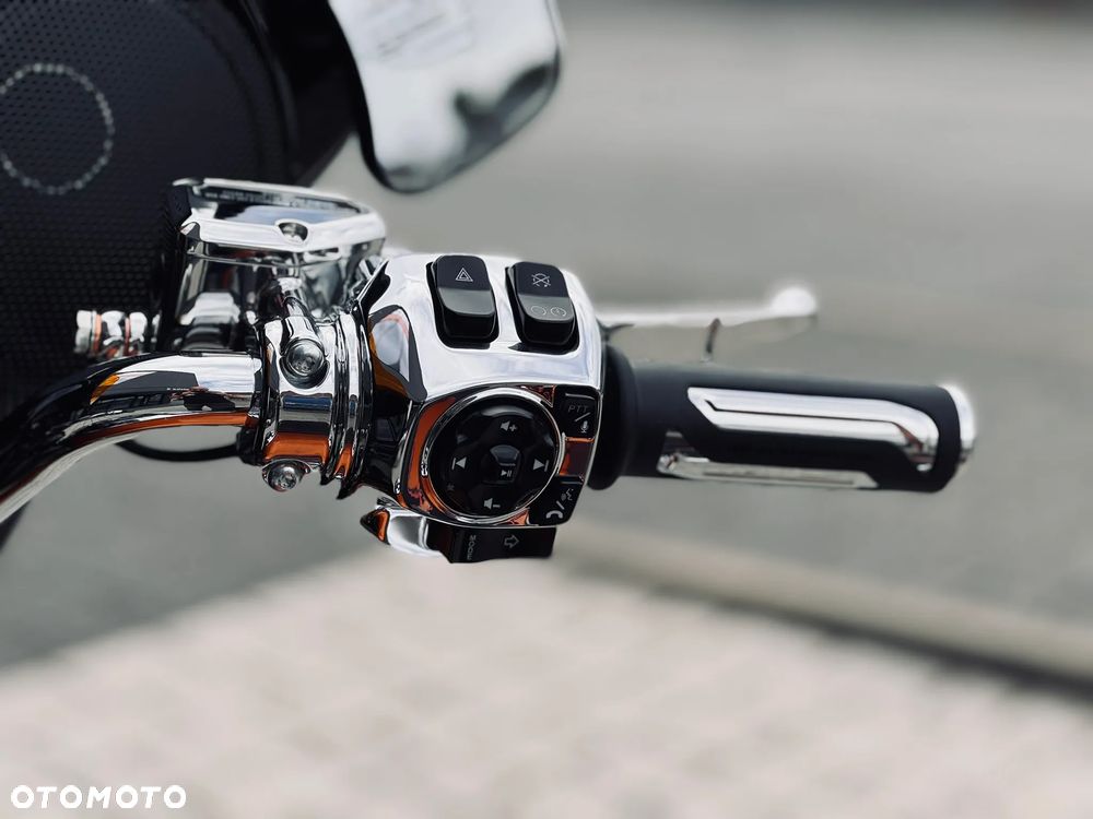 Harley-Davidson CVO Street Glide - 19