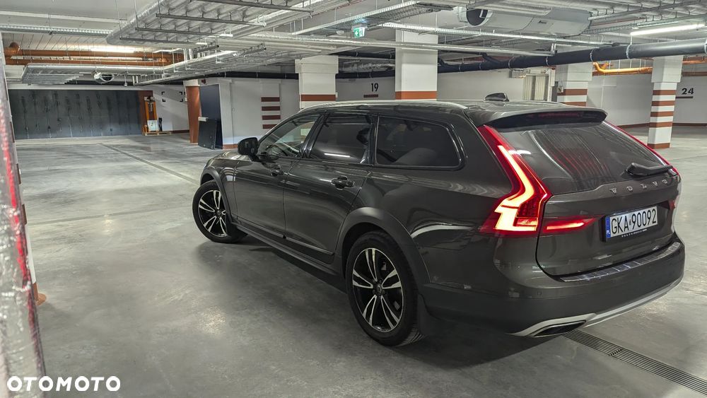 Volvo V90 Cross Country D5 AWD Pro - 4